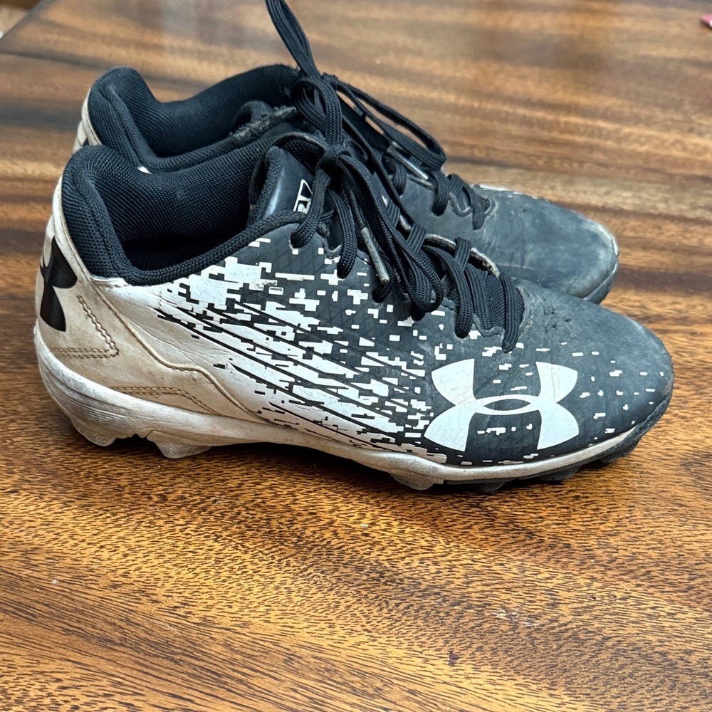 Under Armour Youth Baseball Cleats